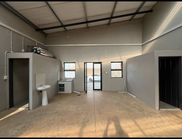 300M² WAREHOUSE TO LET IN HENNOPSPARK